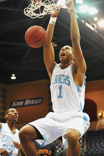 Ο 17χρονος σέντερ Τάιλερ στην Ελλάδα για να μιλήσει με τους «αιώνιους»