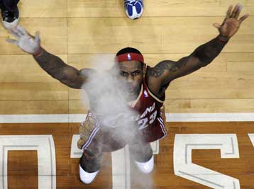 To 3-0 πέτυχαν Ντένβερ και Κλίβελαντ, σοκ με Γιάο Μινγκ