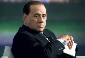 Επιμένει ο Μπερλουσκόνι στην «απώθηση» μεταναστών παρά την κατακραυγή