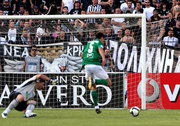 Ο Καραγκούνης τα έφερε… Τούμπα στο 87 απέναντι στους 10 παίκτες του ΠΑΟΚ