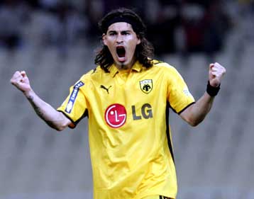 Ο Μπλάνκο έπιασε το… αλογάκι από τα γκέμια και η ΑΕΚ 3-2 τη Λάρισα