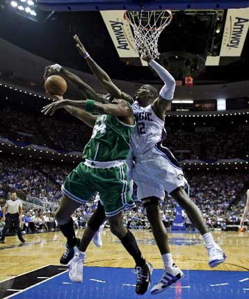 Σούπερ ντέρμπι και στο 5ο ματς πάνε Ορλάντο-Βοστώνη, Χιούστον-Λος Αντζελες