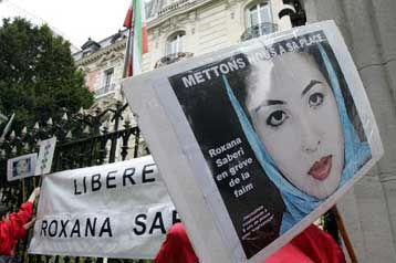 Ελεύθερη η Αμερικανίδα δημοσιογράφος που φυλακίστηκε για κατασκοπεία στο Ιράν