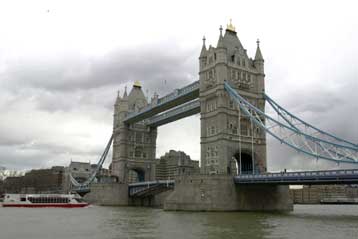 Τραυματισμοί από ατύχημα στον ανελκυστήρα στην Tower Bridge του Λονδίνου