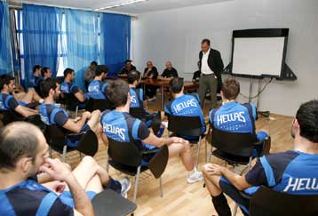 Στην πρώτη προπόνηση της Εθνικής ανδρών του βόλεϊ, οι διεθνείς ζήτησαν το πριμ του Euro