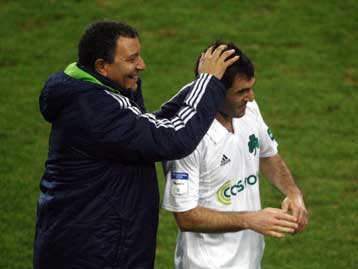 Εύσημα για το «διπλό», αλλά και παρατηρήσεις από τον Τεν Κάτε ενόψει της ΑΕΚ