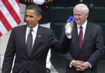 Τον διοικητή των αμερικανικών δυνάμεων στο Αφγανιστάν αντικαθιστά η Ουάσινγκτον