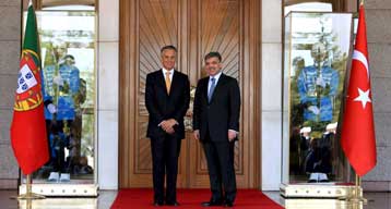 Η Μέρκελ και ο Σαρκοζί «δεν έχουν όραμα», λέει ο Γκιούλ