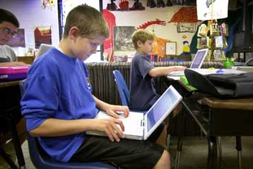 Κουπόνια για την αγορά φορητών θα διανεμηθούν του χρόνου στην Α΄Γυμνασίου