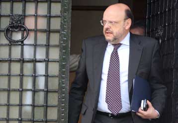 Τηλεμαχία με όλους τους αρχηγούς, απαντά η κυβέρνηση στην πρόταση ΠΑΣΟΚ