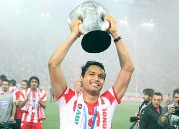 Ο Ολυμπιακός «έδεσε» τον Ντουντού ως το 2013