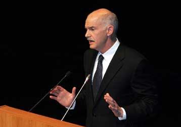 Το δίλημμα «δημοκρατία και σοσιαλισμός ή βαρβαρότητα» επανέφερε ο Γ.Παπανδρέου