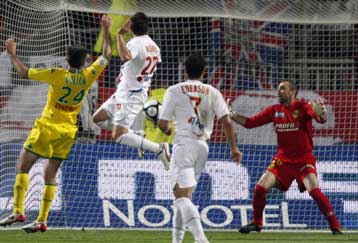 Νίκησε τη Ναντ και εξακολουθεί να ελπίζει η Λιόν για το όγδοο συνεχόμενο