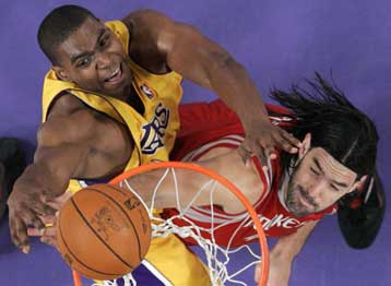 Νίκη για Σέλτικς και Λέικερς