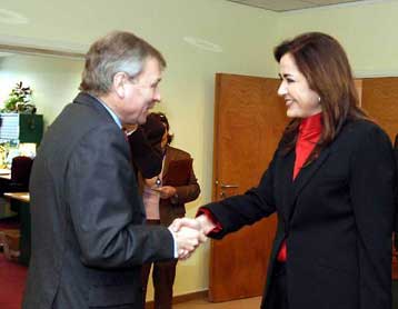 Συνάντηση Ντόρας Μπακογιάννη με τον γγ του ΝΑΤΟ την Πέμπτη