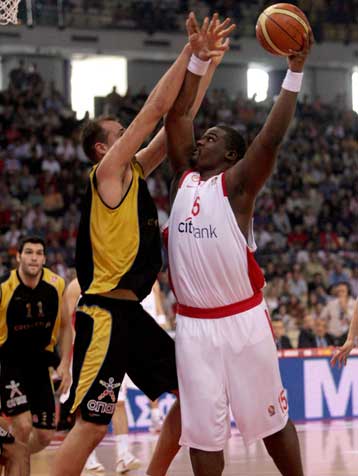 Με Μπράνκο στην κερκίδα το Μαρούσι πάει για το 1-1 κόντρα στον Ολυμπιακό