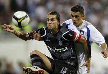 Ο μάνατζερ του Μπομπό διαψεύδει τα περί Ολυμπιακού