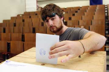 Σε υποτονικό κλίμα η προσέλευση φοιτητών και σπουδαστών στις κάλπες