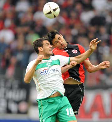 Εξακολουθεί να ελπίζει η Στουτγάρδη, γκολ του Τζιόλη στην «πεντάρα» της Βέρντερ