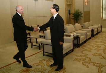 Οι διμερείς σχέσεις Ελλάδας-Κίνας σε πρώτο πλάνο στο ταξίδι Γ.Παπανδρέου στο Πεκίνο