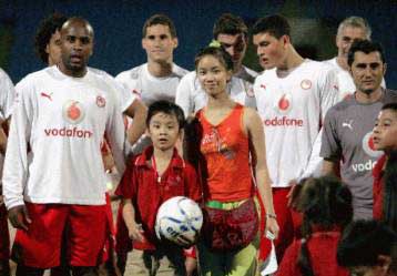 «Αντίο» σε Βαλβέρδε και χρονιά με ήττα από το Βιετνάμ