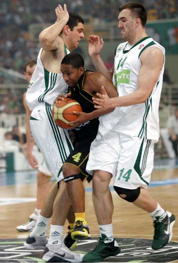 Αμφίβολη η συμμετοχή του Κλαρκ στον 3ο αγώνα με τον Παναθηναϊκό