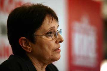 Πλαστό το δίλημμα ΝΔ ή ΠΑΣΟΚ, λέει η Αλ.Παπαρήγα από το Πέραμα