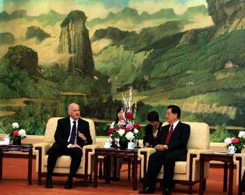 Με το πρόεδρο της Κίνας Χου Ζιντάο συναντήθηκε ο Γιώργος Παπανδρέου