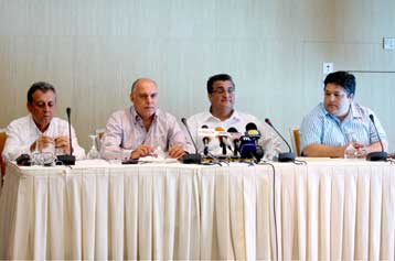 Ο Σκόρδας παρουσίασε το ψηφοδέλτιό του και άφησε αιχμές