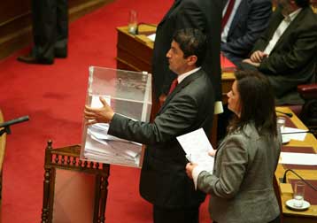 Όψιμο για την Αντιπολίτευση το ενδιαφέρον Καραμανλή για τη διαφάνεια