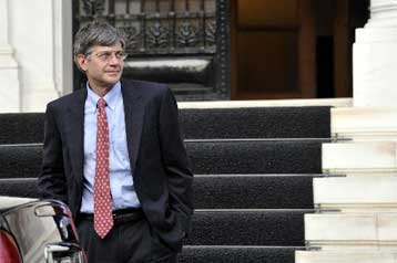 Για λύση στο όνομα παροτρύνει ο Τζέιμς Στάινμπεργκ επισκεπτόμενος τα Σκόπια