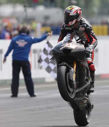 Θρίαμβος του Λορένθο με Fiat Yamaha στο GP του Λε Μαν