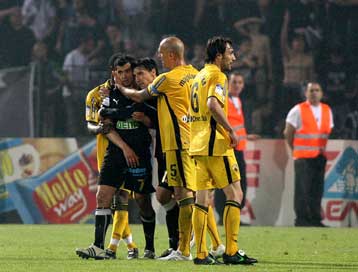 Συγκρατημένος ο Μπάγεβιτς, για ατυχία μίλησε ο Σάντος