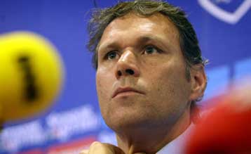 Ο Αντσελότι φεύγει, ο Φαν Μπάστεν έρχεται στη Μίλαν