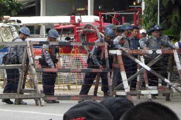 Με διαμαρτυρία οπαδών της ξεκίνησε η δίκη της Σου Κι στη Μιανμάρ