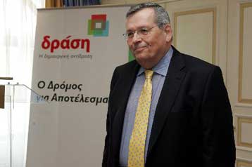 Συνεχίζεται η κόντρα Μάνου-Παυλόπουλου με φόντο το χρόνο προβολής των κομμάτων