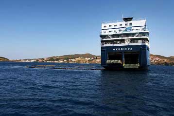 Στην προβλήτα της Λήμνου προσέκρουσε το πλοίο «Θεόφιλος»