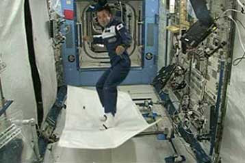 «Ιπτάμενο χαλί» και άλλα περίεργα στον Διεθνή Διαστημικό Σταθμό