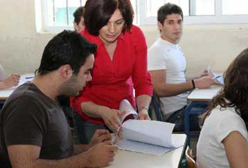 Με Νεοελληνική Λογοτεχνία και Μαθηματικά συνεχίστηκαν την Τετάρτη οι Πανελλαδικές