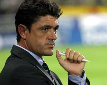 Τα… ηνία του Πανσερραϊκού αναλαμβάνει ο Αχελ Πεντράθα