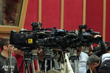 Δευτέρα και Τρίτη οι διακαναλικές συνεντεύξεις Τύπου ΚΚΕ και ΣΥΝ αντίστοιχα