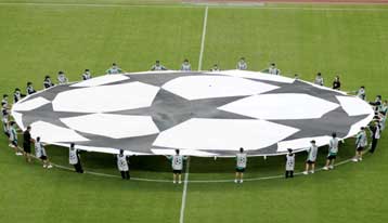 Η ΑΕΚ νίκησε 3-1 τον ΠΑΟΚ και κυνηγάει τον Παναθηναϊκό που πήρε «διπλό» στη Λάρισα