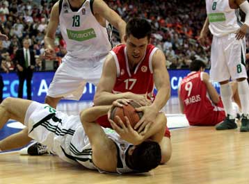 «Αλληλογραφία» Δ. Γιαννακόπουλου και ΚΑΕ Ολυμπιακού για 15 προσκλήσεις