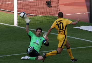 Η ΑΕΚ καταδιώκει τον Παναθηναϊκό για Champions League, ύστερα από το 3-1 επί του ΠΑΟΚ