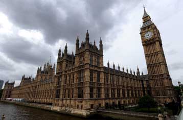 Εκλογές στη δίνη του σκανδάλου των βουλευτικών δαπανών ζητά ο ηγέτης των Τόρις