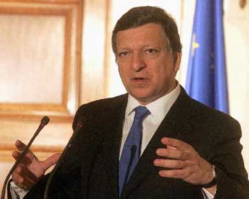 Μετά τις ευρωεκλογές θα αποφασίσει ο Μπαρόζο για το μέλλον του στην Κομισιόν