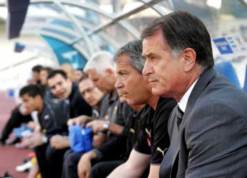 Το μυαλό στη Λάρισα, προειδοποιεί ο Μπάγεβιτς