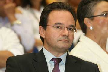 Παραιτήθηκαν από το βουλευτικό αξίωμα οι Γ.Παπακωνσταντίνου και Σ.Ράπτη