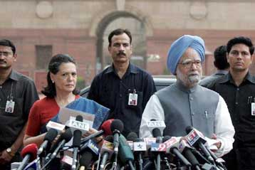 Στην πρωθυπουργία της Ινδίας ορκίστηκε για δεύτερη θητεία ο Μανμοχάν Σινγκ