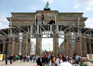 Τα 60 χρόνια από την ίδρυσή της γιορτάζει η Ομοσπονδιακή Δημοκρατία της Γερμανίας